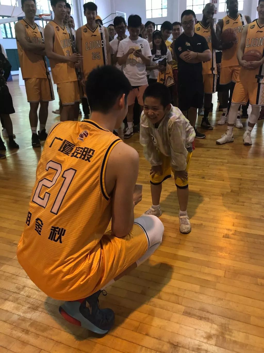 壹号娱乐官网广厦男篮训练开放日，赛前更衣室发声引欢呼，国王杯在即，数据趋势出现新变化的简单介绍